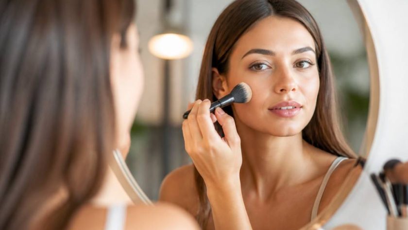 Application fond de teint : techniques et astuces pour un teint uniforme et naturel