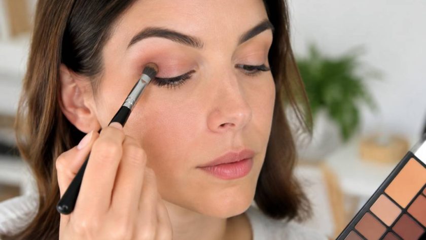 Comment appliquer du fard à paupière facilement et sans faux pas