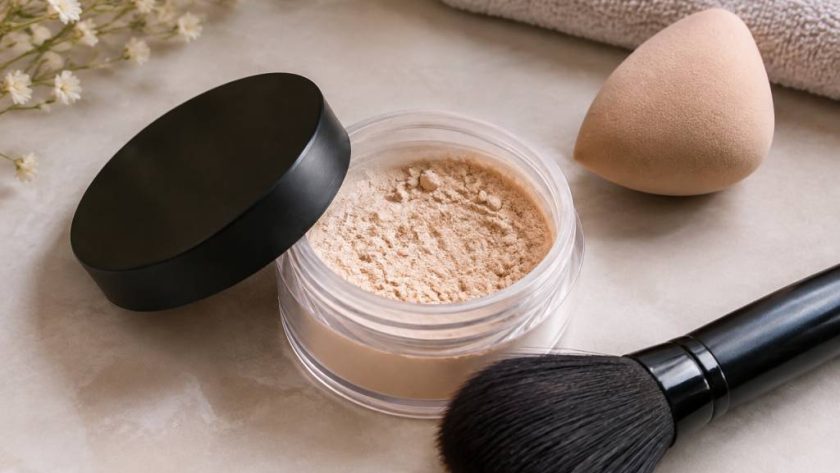 À quoi sert la poudre libre : bienfaits, utilisation et conseils pour un maquillage longue tenue