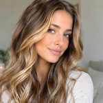 Balayage blond caramel : conseils et inspirations pour illuminer vos cheveux